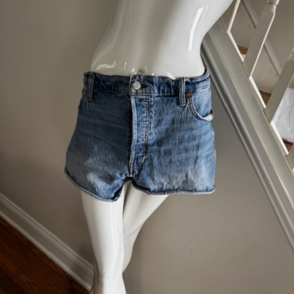 GAP cut off button down fly Cheeky shorts Size 18/34